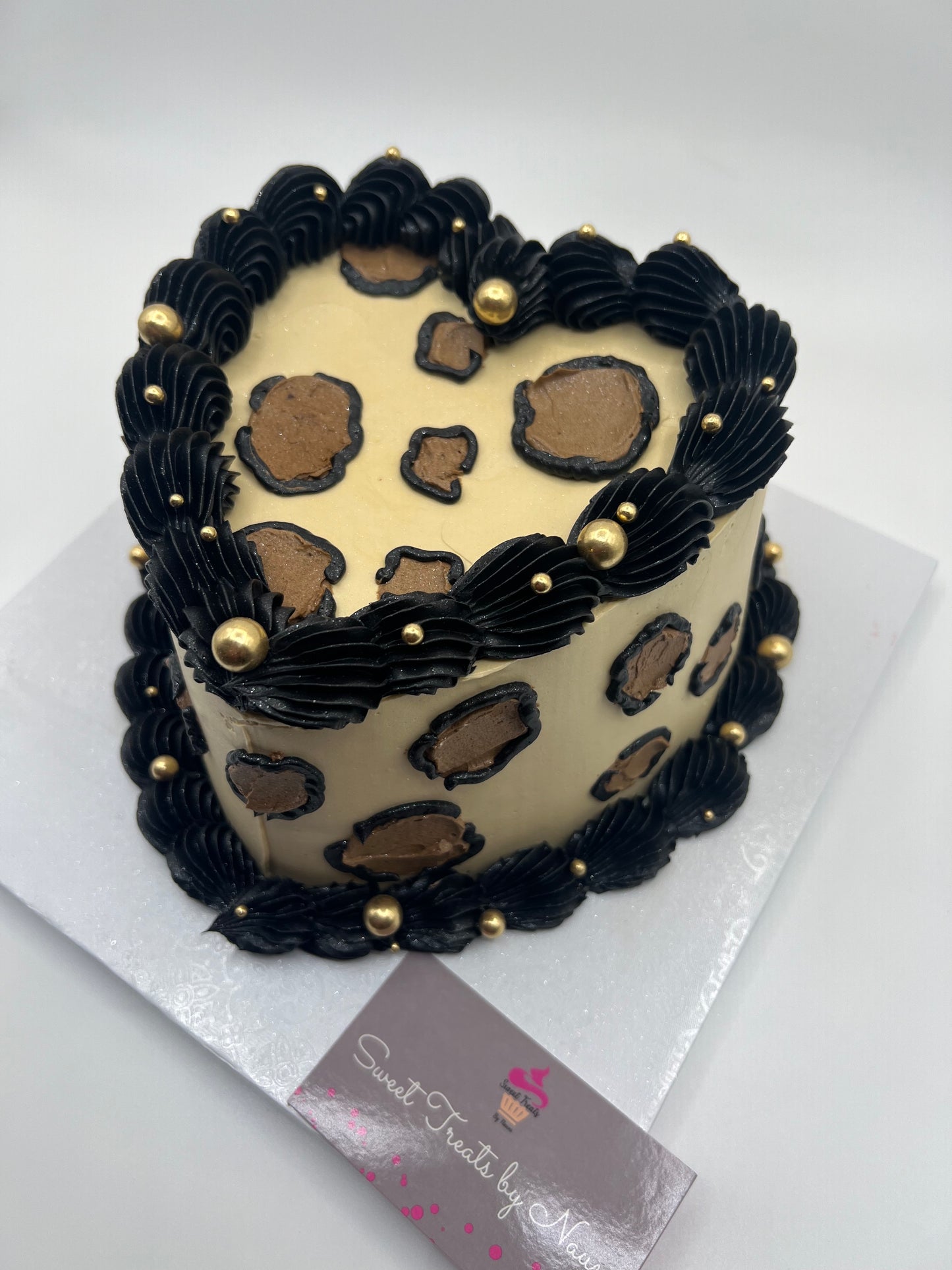 6in Two Layer Vintage Heart Cake